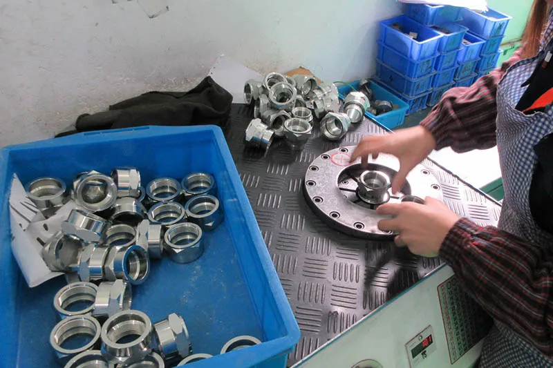 Buckling machine